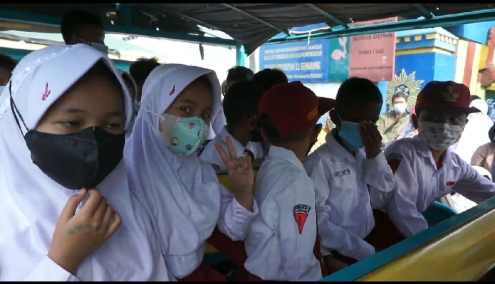 Unik! Punakawan Pakai Kereta Kelinci Jemput Anak Vaksinasi di Semarang