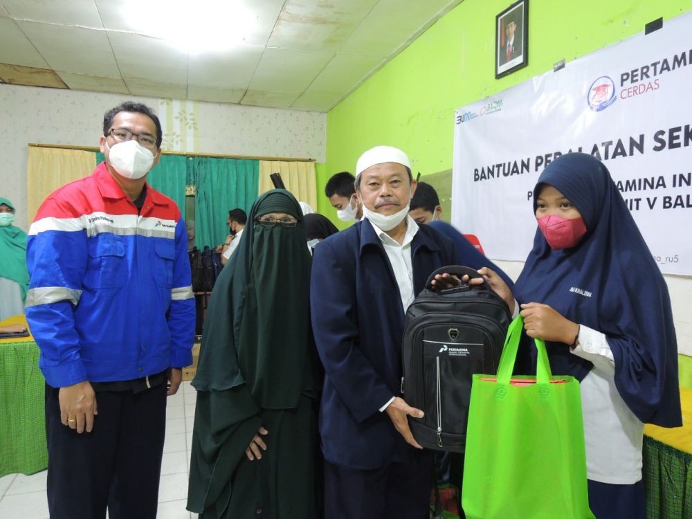 Pertamina Salurkan Bantuan Paket Perlengkapan Sekolah 3323