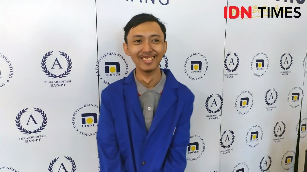 Potret Ghozali Everyday Bayar Pajak NFT di Semarang Pakai Baju Koko