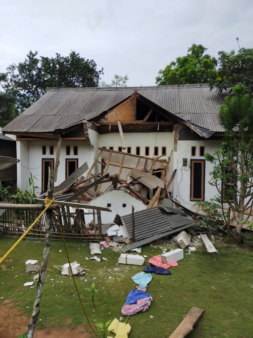 1.326 Unit Rumah Rusak, 200 Jiwa  Mengungsi Usai Gempa M 6,6