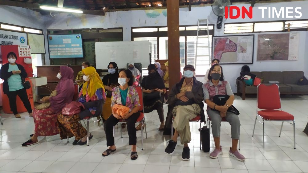 Warga Lansia Semarang Antusias Ikut Vaksinasi Booster dengan Jemput Bola