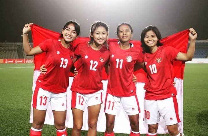Masuk Timnas Wanita Indonesia, Amy Kenang Kisahnya Main Bola di Sawah
