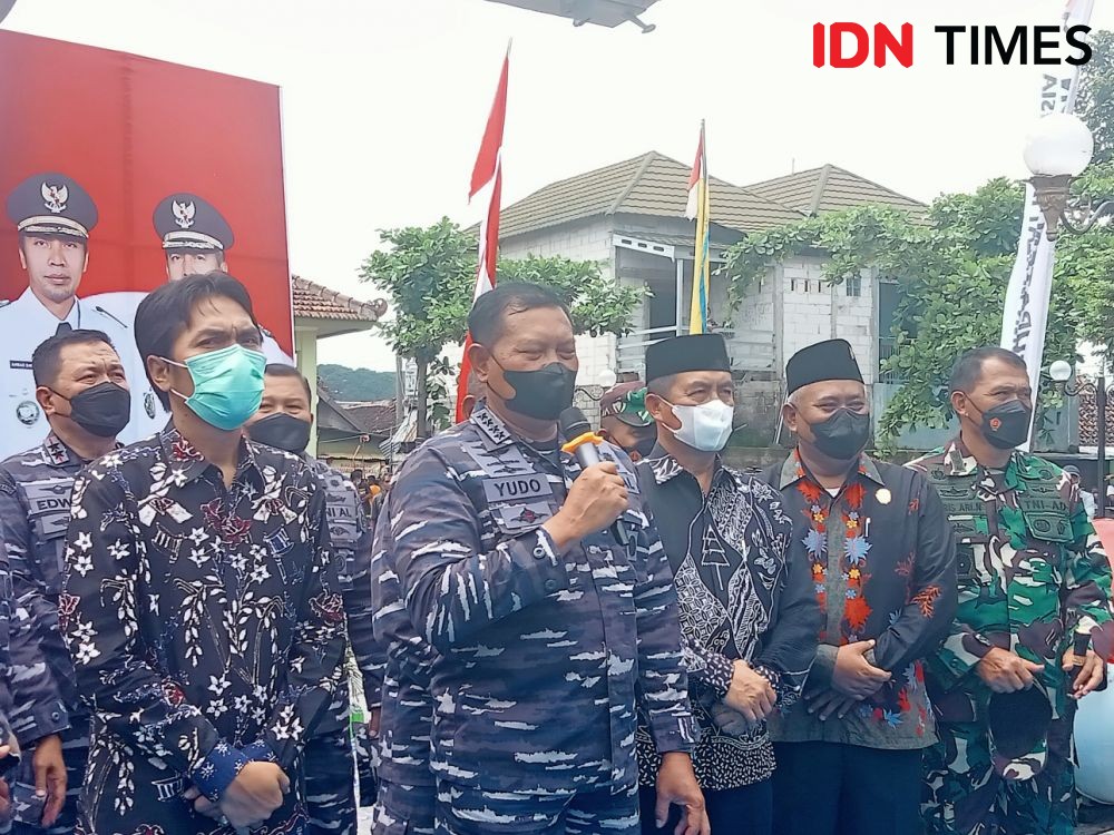 Bersejarah, Tiga Monumen Alutsista TNI AL Diresmikan di Madiun 