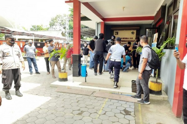 Ada 10 Paket Sabu di Sate Lontong yang Dikirimkan Putra