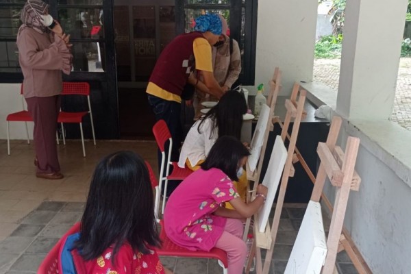 Cerita Evit Setiawan Buka Kelas Melukis di Rumah Informasi Sejarah Metro