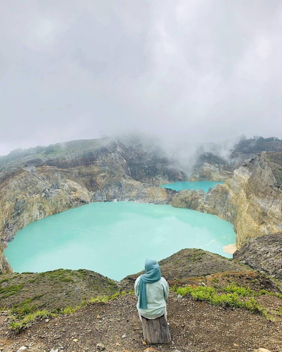 10 Wisata Gunung Dengan Danau Paling Cantik Di Indonesia