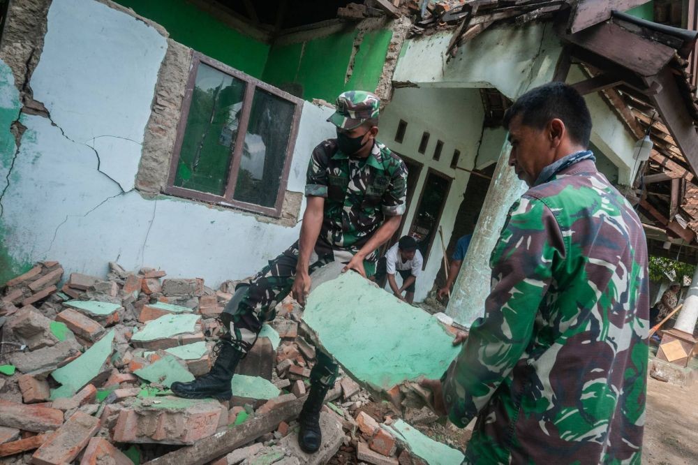 Gempa M 5,8 Guncang Mamuju Sulbar, Empat Orang Terluka di Gedung PKK