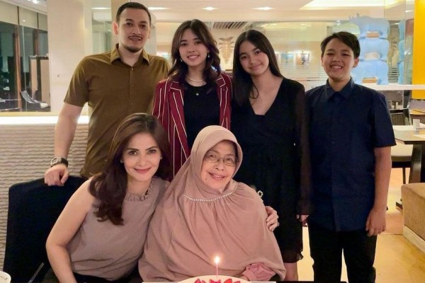 Jarang Disorot, 10 Potret Harmonis Keluarga Cut Tary dan Richard Kevin