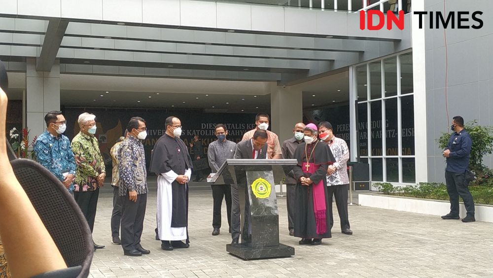 Ridwan Kamil Bisiki Presiden Jokowi Soal Capaian Vaksinasi di Jabar