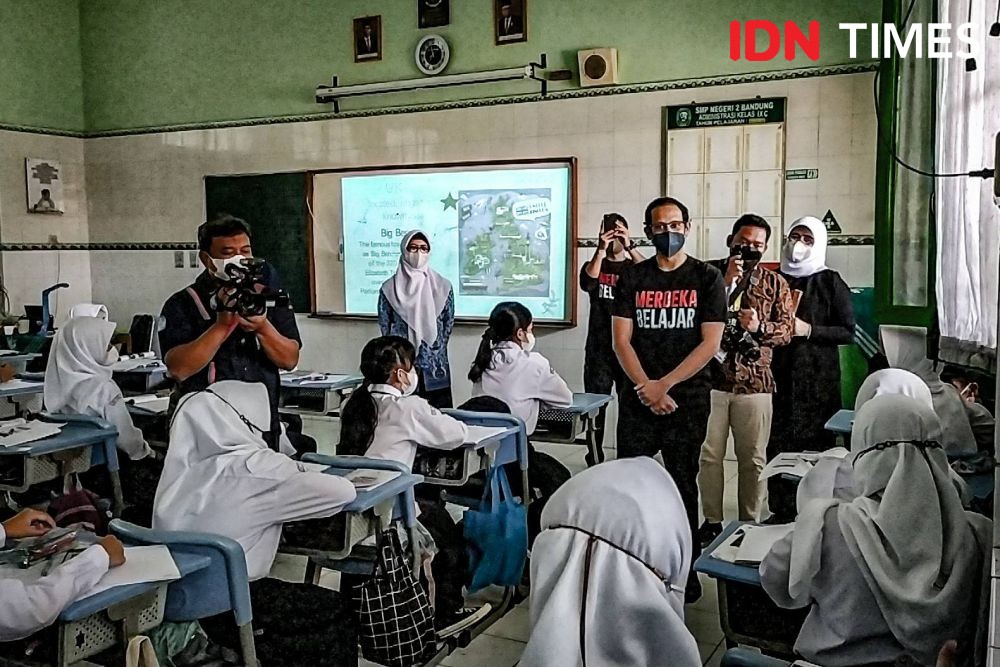 Pantau PTM di Bandung, Nadiem Ditanya Siswa: Jangan Ada Lagi Sekolah Favorit 