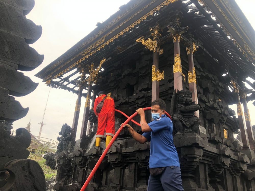 Pura Dalem Desa Akah di Klungkung Terbakar Tersambar Petir