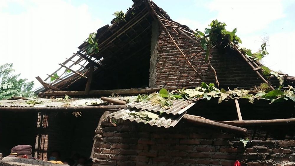 Puluhan Rumah di Tulungagung Rusak Terkena Puting Beliung