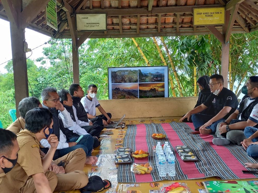 Elok PT Telkom Jadi Tumpuan Desa Wisata Stone Garden Cipatat