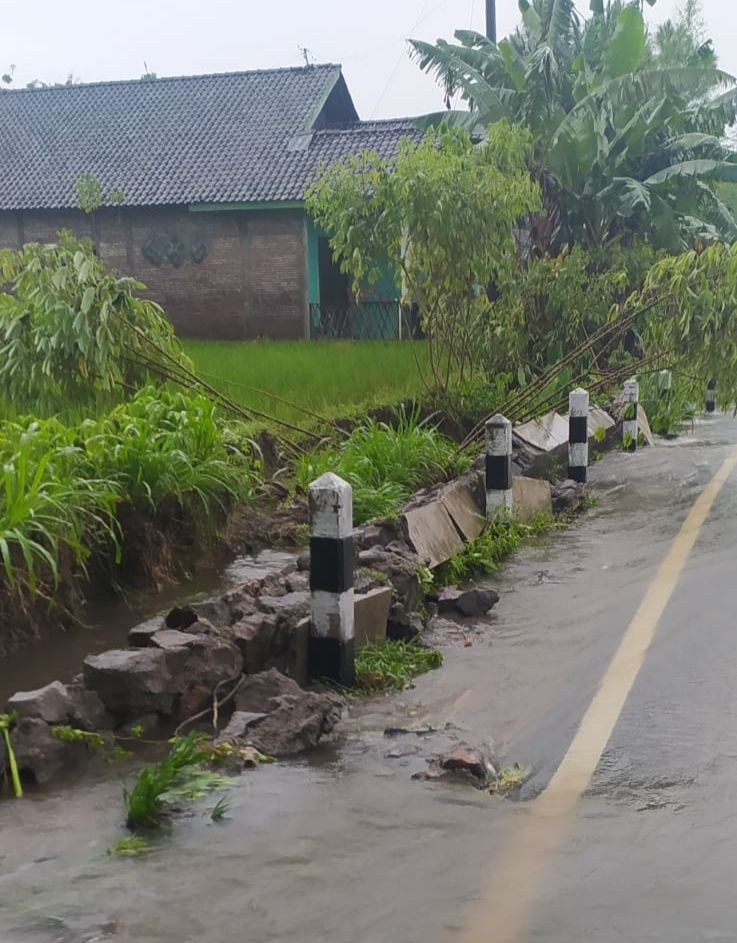 Hujan Angin, 2 Sungai di Sleman Meluap dan Banjiri Rumah Warga 