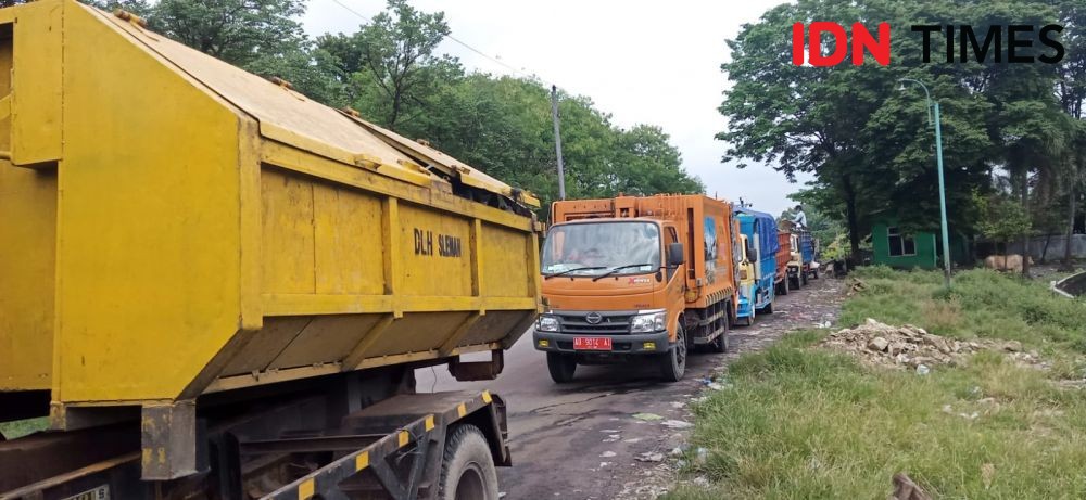 Sopir Truk Sampah Curhat Antre Berjam-jam di TPST Piyungan