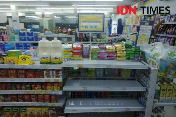 Minyak Goreng Bersubsidi Ludes Di Indomaret Dan Alfamart