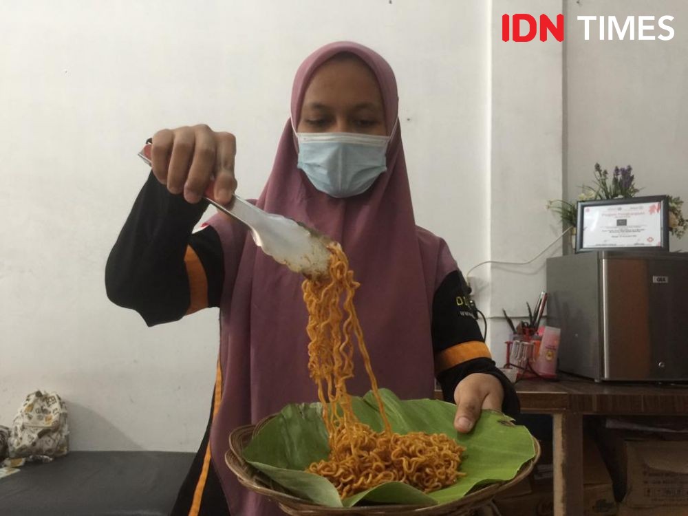 Terinspirasi dari Kuliner Legend, Mie Jongkok Serundeng Bikin Ngiler