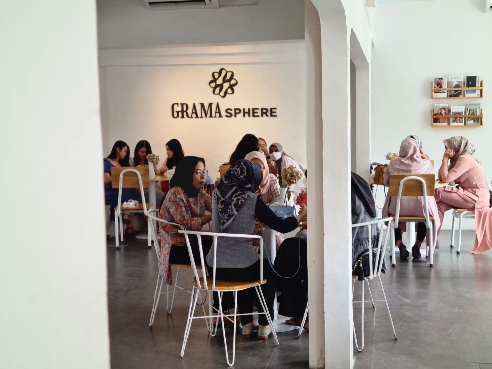 Kafe Grama Sphere Baru dan Hits, Konsepnya Terinspirasi dari Buku