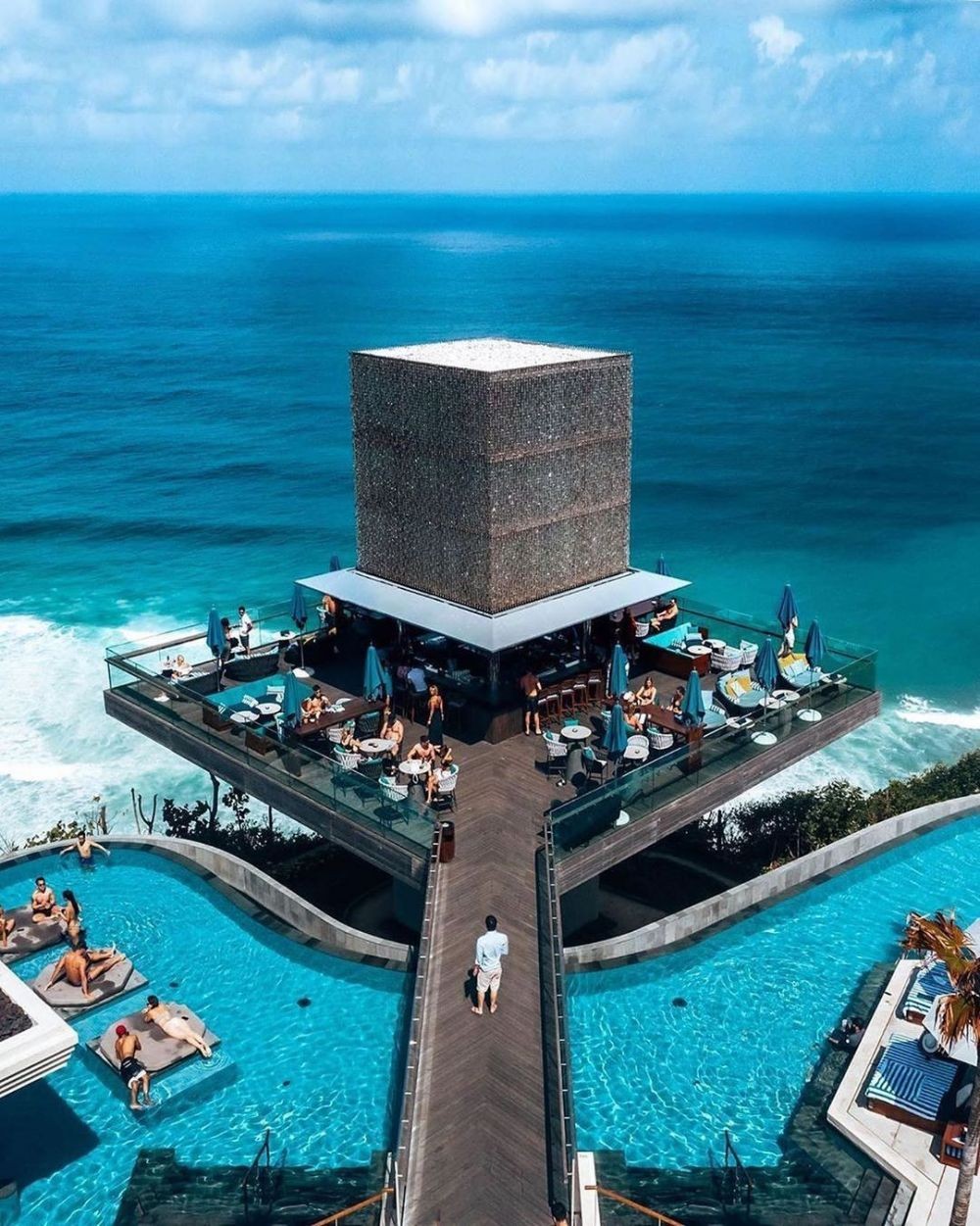 10 Beach Club Paling Hits Di Bali Yang Cocok Untuk Party