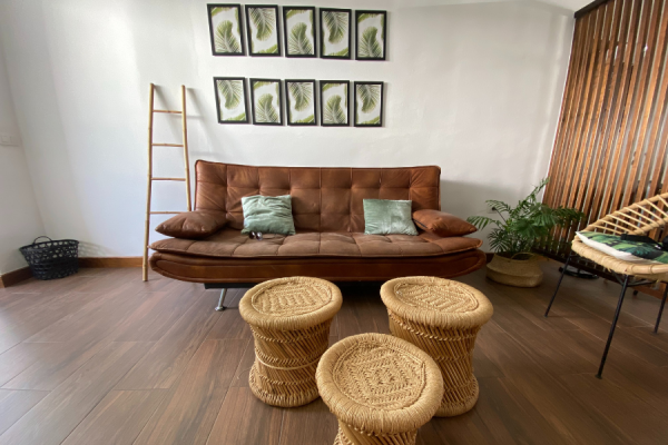 6 Tips Memilih Vinyl untuk Lantai Rumah, Dekorasi Hunian Makin Hangat!