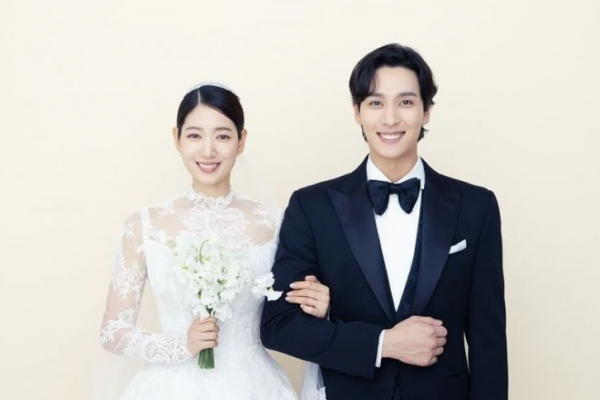 Ada Park Shin Hye-Choi Tae Joon, 10 Pasutri Artis Ini Noona Dongsaeng