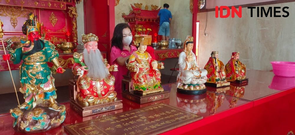 Sambut Imlek, Masyarakat Tionghoa di Balikpapan Mandikan Dewa Dewi
