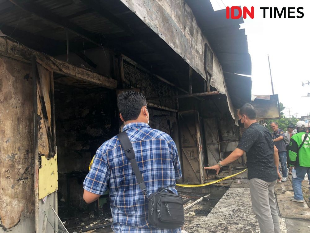 6 Kios di Simpang Bombat Palembang Dilalap Jago Merah