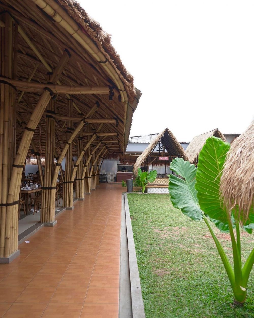 Wisata Rumah Makan Kampung Kecil Lokasi Rute Dan Harga