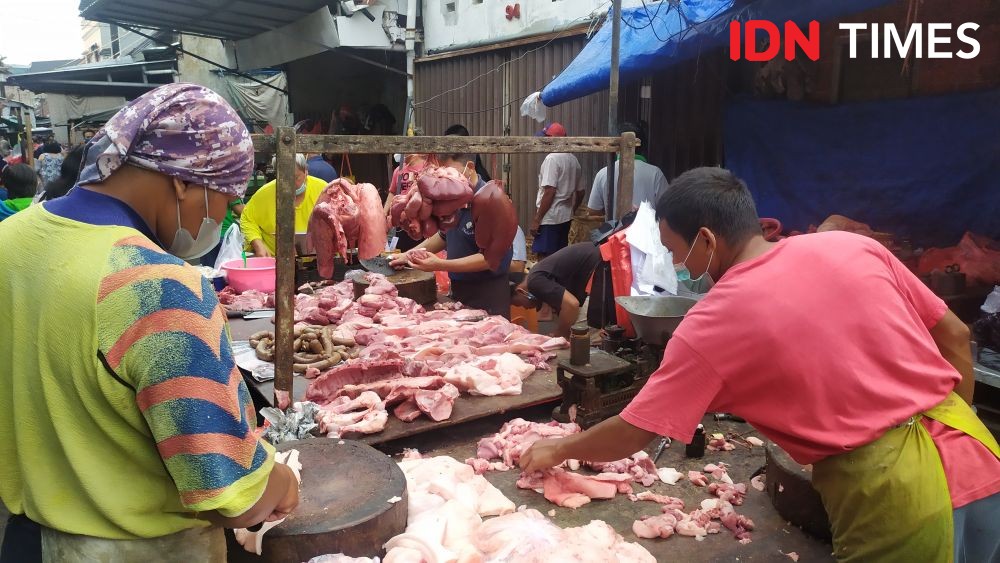 Samcan Kaki Babi Diborong Warga Tionghoa Semarang untuk Sesajen Imlek