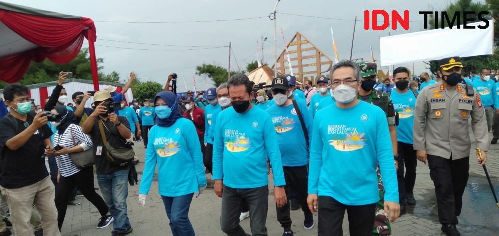 Menteri KKP Canangkan Bulan Bersih Laut di Pantai Parangkusumo