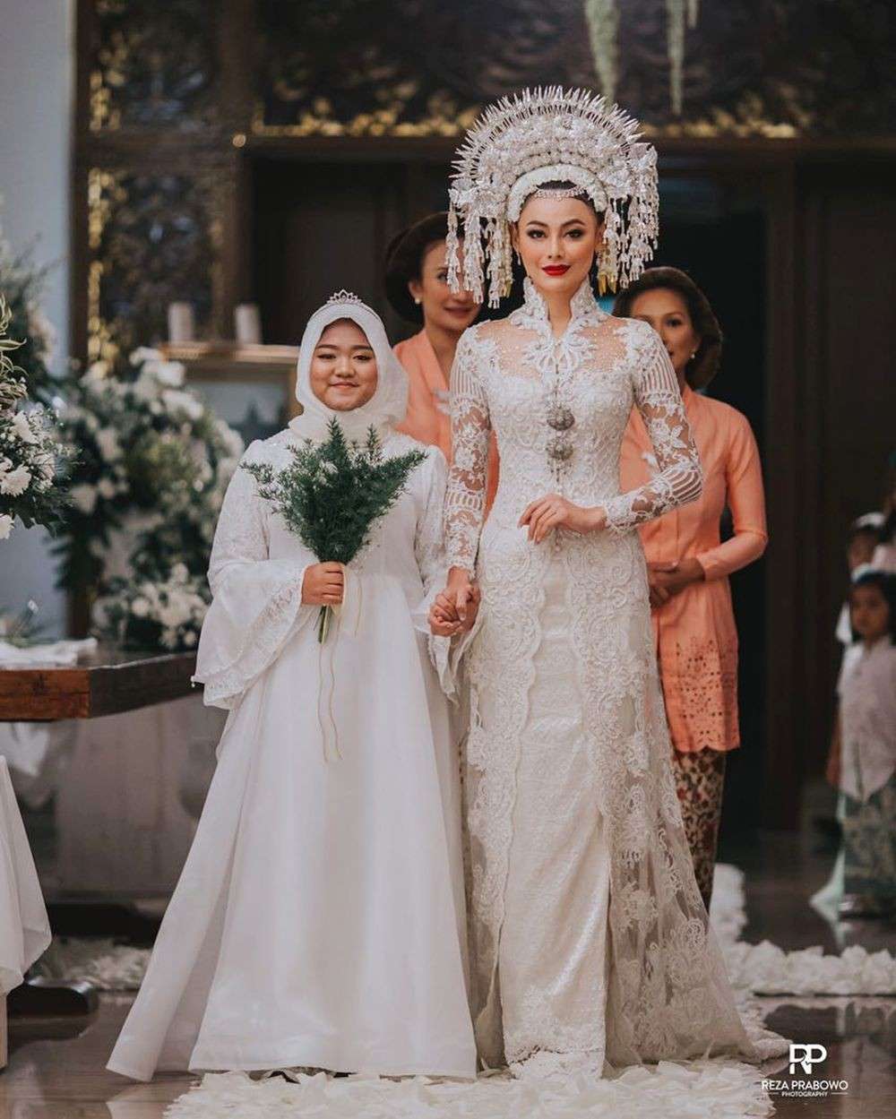 Inspirasi Kebaya Pernikahan Adat Minang Megah Dan Mewah