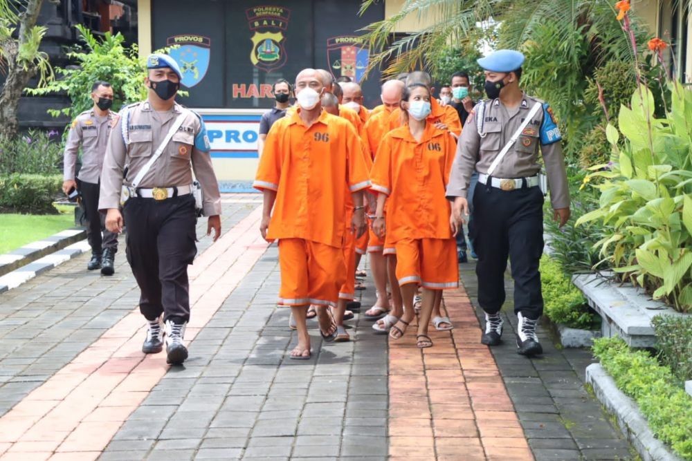 Sopir Taksi di Bali Nyambi Jadi Pengedar Narkoba
