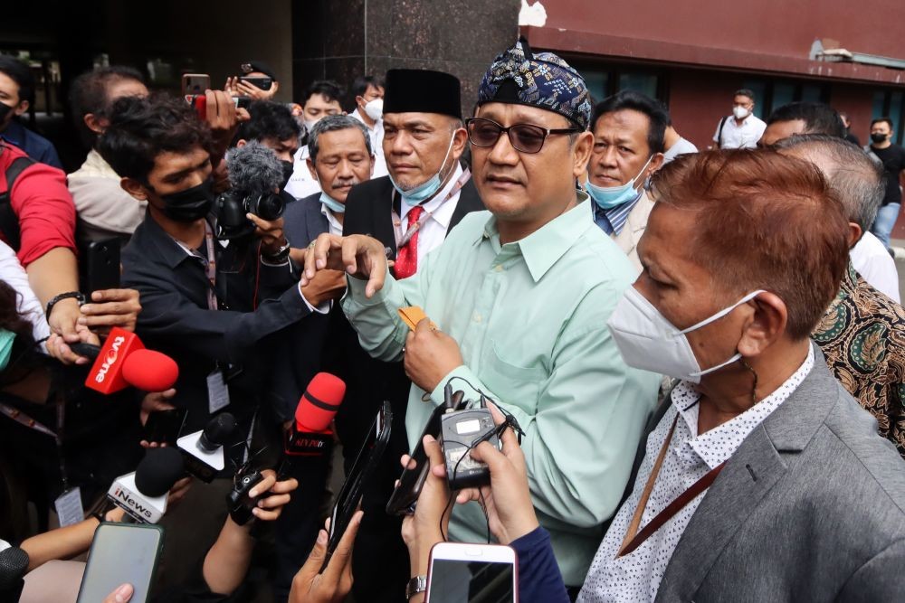 Ridwan Kamil Kritik Edy Mulyadi Soal Penggunaan Ikat Sunda