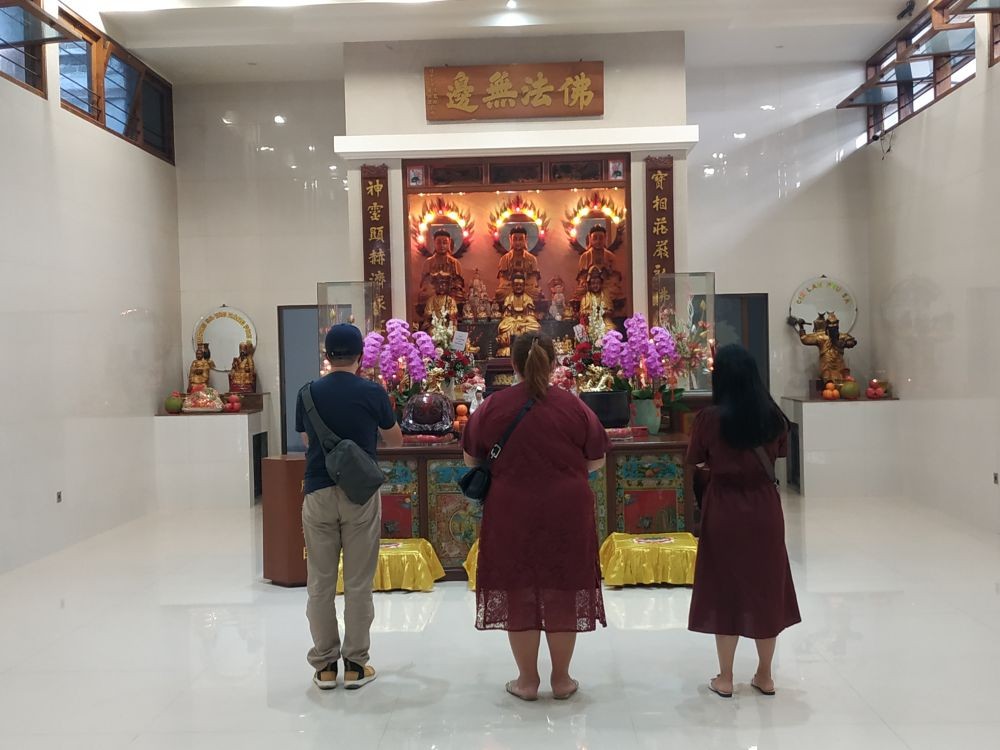 Rayakan Tahun Baru Imlek, Jemaah Padati Vihara di Bandung