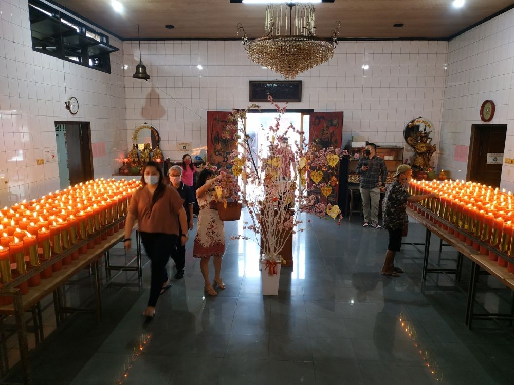 Rayakan Tahun Baru Imlek, Jemaah Padati Vihara di Bandung