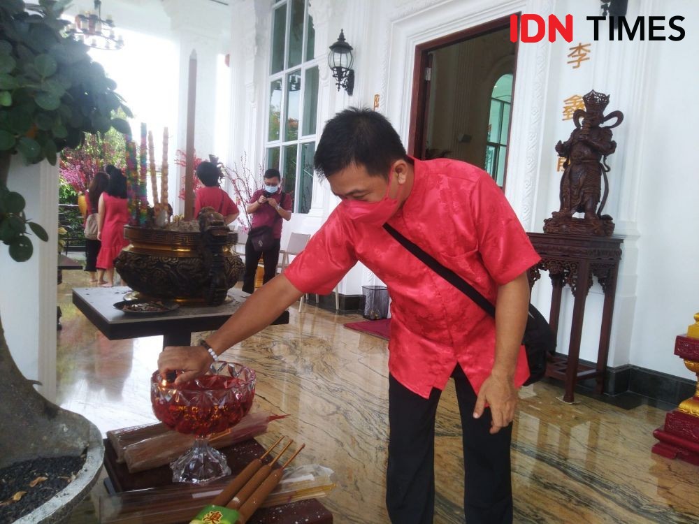 10 Potret Ibadah Imlek dan Fakta Vihara Amurwa Bhumi Graha Bandar Lampung
