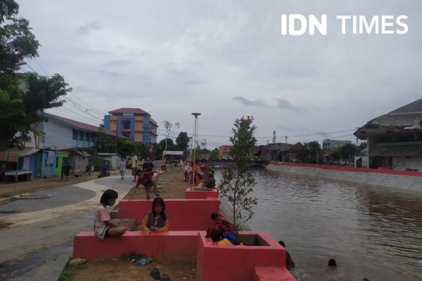 Wajah Baru Sungai Sekanak Lambidaro dan Aktivitas Warga Sekitar