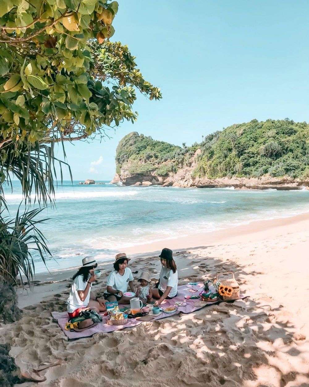 Pantai Di Malang Yang Paling Indah, Tapi Jarang Diketahui