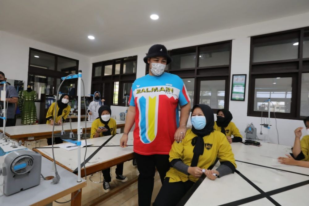 Cari Desainer, Ivan Gunawan Blusukan ke SMKN 9 Kota Bandung