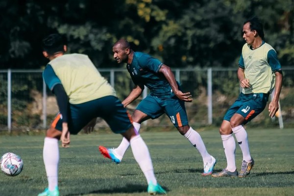 Lawan PSIS Semarang, Roca Isyaratkan Tak Lakukan Perubahan Line Up
