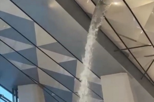 Viral Video Atap Terminal 3 Bandara Soetta Jebol Saat Hujan Deras