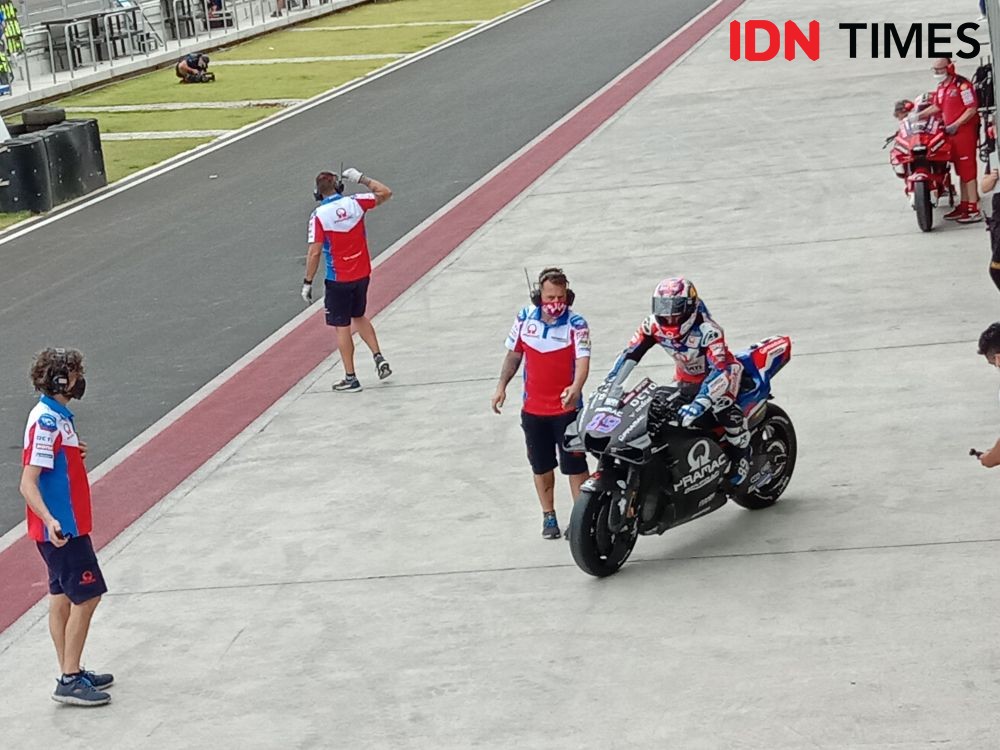 Lumpur dan Pasir di Lintasan Sirkuit Warnai Pramusim MotoGP Mandalika