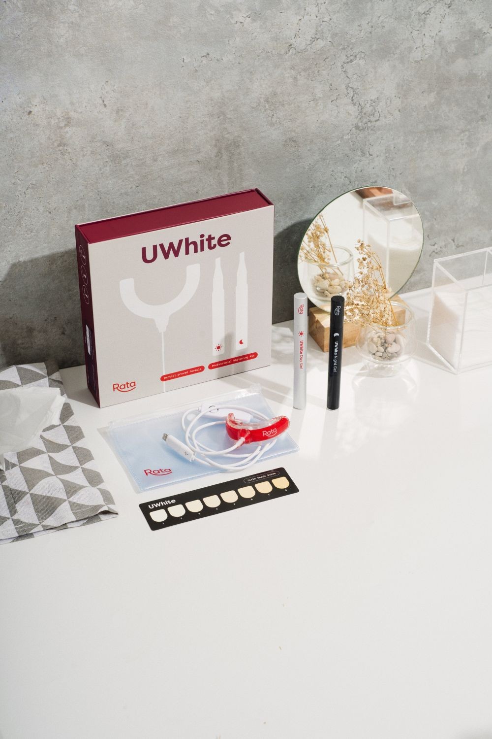 Berikut ini petunjuk penggunaan At-Home Whitening Kit UWhite!
