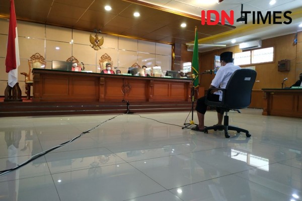 Herry Wirawan Pemerkosa 13 Santriwati Bandung Divonis Hukuman Mati!