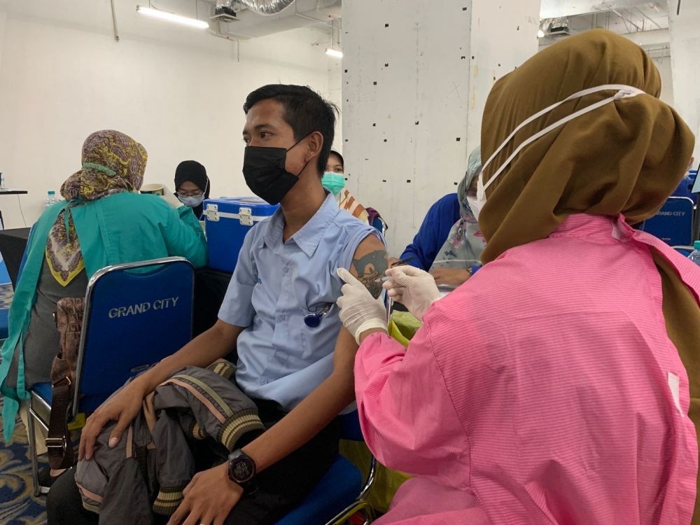 Kebut Booster, 100 Ribu Lebih Lansia di Surabaya Sudah Vaksin Dosis 3