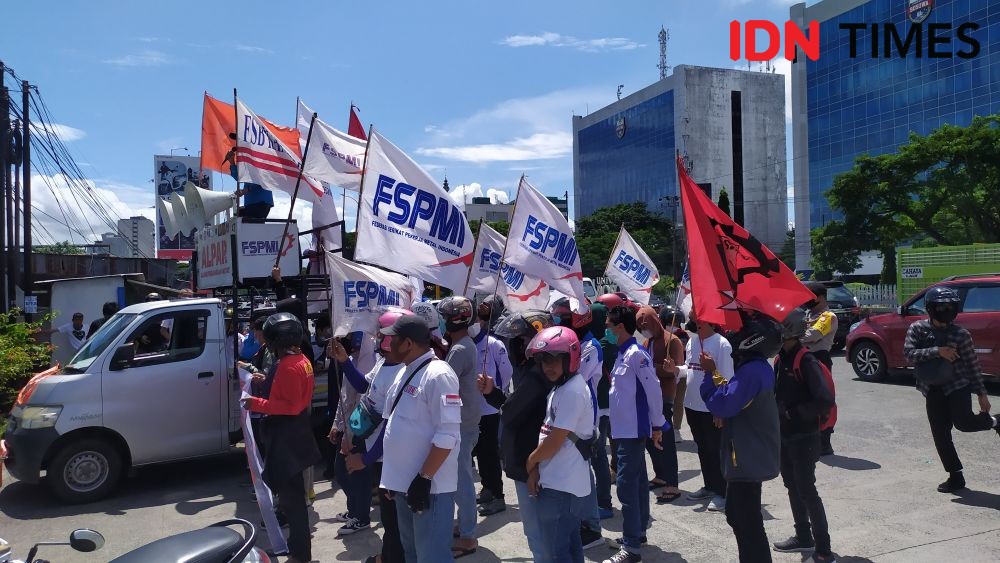 Buruh di Makassar Demo BPJS Ketenagakerjaan soal Pencairan JHT
