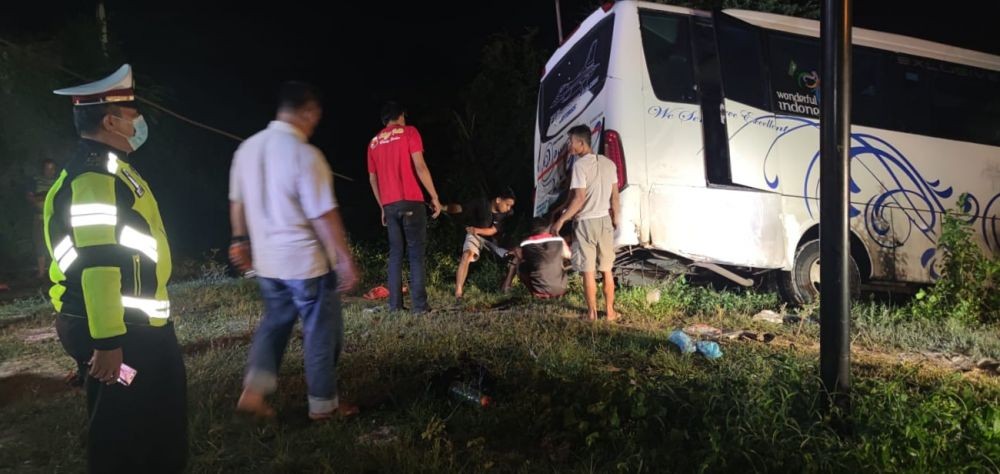 Bus Peziarah Asal Bogor Kecelakaan di Lamongan, 18 Orang Terluka