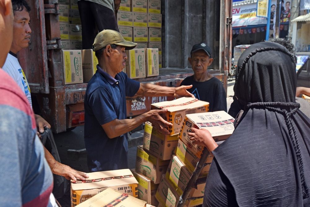 Demi Minyak Goreng Murah, Warga di Tangerang Rela Antre Berjam-jam