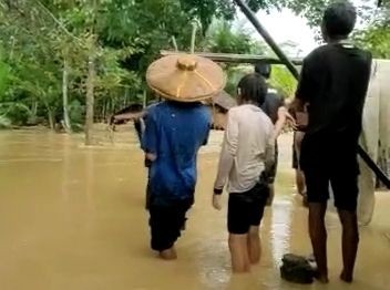 Hujan Deras Picu Banjir dan Longsor di Desa Adat Baduy