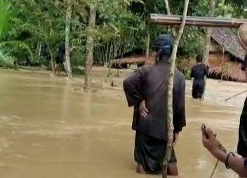 Hujan Deras Picu Banjir dan Longsor di Desa Adat Baduy